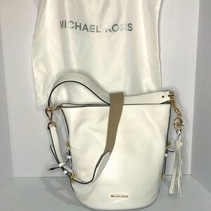 NWT Michael Kors Brooke Bucket Messenger Bag: Optic White pebble leather